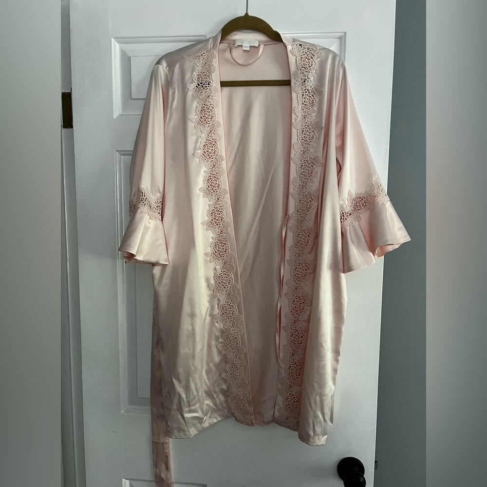 Le Rose Satin Robe